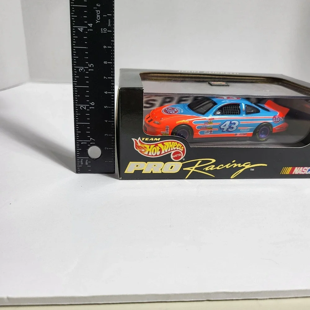Hot‎ Wheels Pro Racing John Andretti STP 43 Diecast Model Car Collector Edition